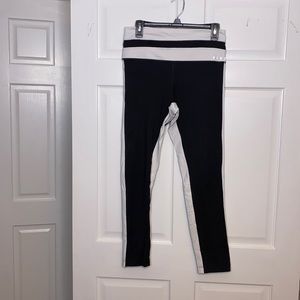 Victoria’s Secret PINK Ultimate black and white leggings size large